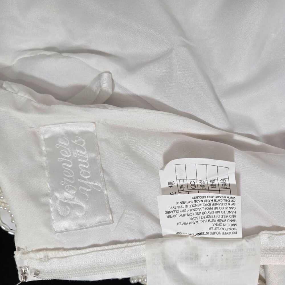 Vintage FOREVER YOURS 80s White Embroidery Bead- Bow Wedding Gown Dress Size 10. - Picture 13 of 17